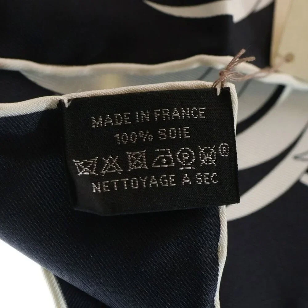 ★SOLD★ Hermes Carre 90 Legend of Embroidery Silk Scarf Black White - Picture 5 of 6